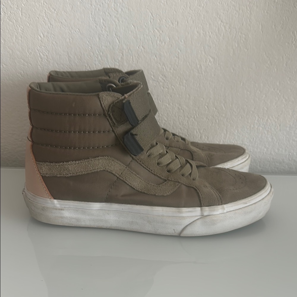 Vans Vault limited High-Top Sneakers in Olive and Peach